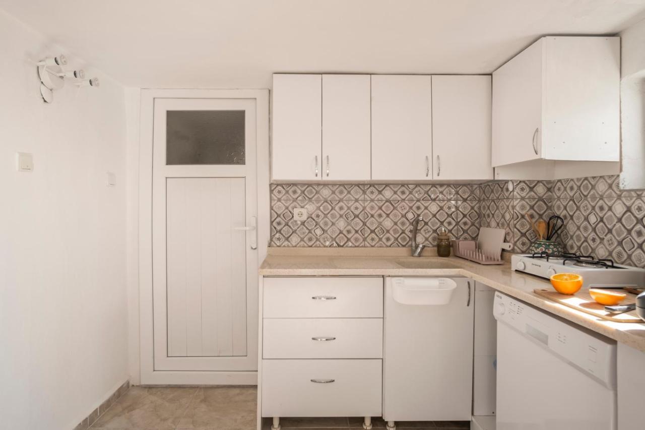 Central, Cozy, 15 Min Walk To The Beach, Fast Wi-Fi, Free Parking, 4Ppl Bodrum Luaran gambar